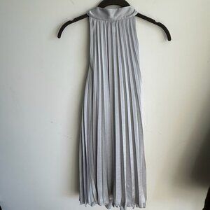 Wilfred by Aritzia Gray Pleated Sleeveless Dress | Size M